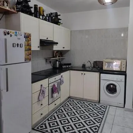 Modern And Stylish! Superb Location! 圣特罗佩